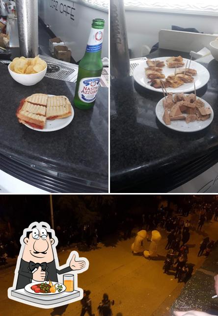 Dai un’occhiata alla foto che raffigura la cibo e esterno di Diaz Cafe Di Caravotta Maria Concetta