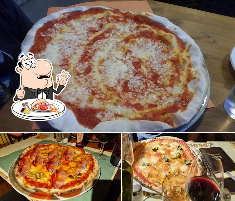 A La Vecchia Piazza, puoi prenderti una bella pizza