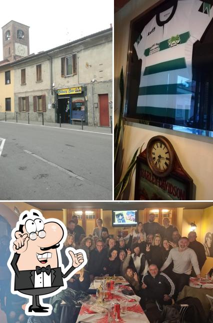 Dai un'occhiata agli interni di Blues Bar Pizzeria
