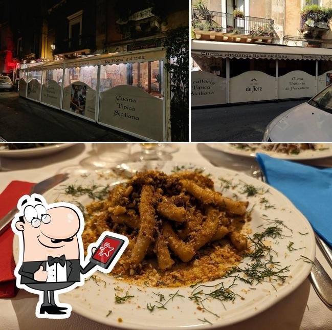 De Fiore Nuova Trattoria del Forestiero si caratterizza per la esterno e cibo