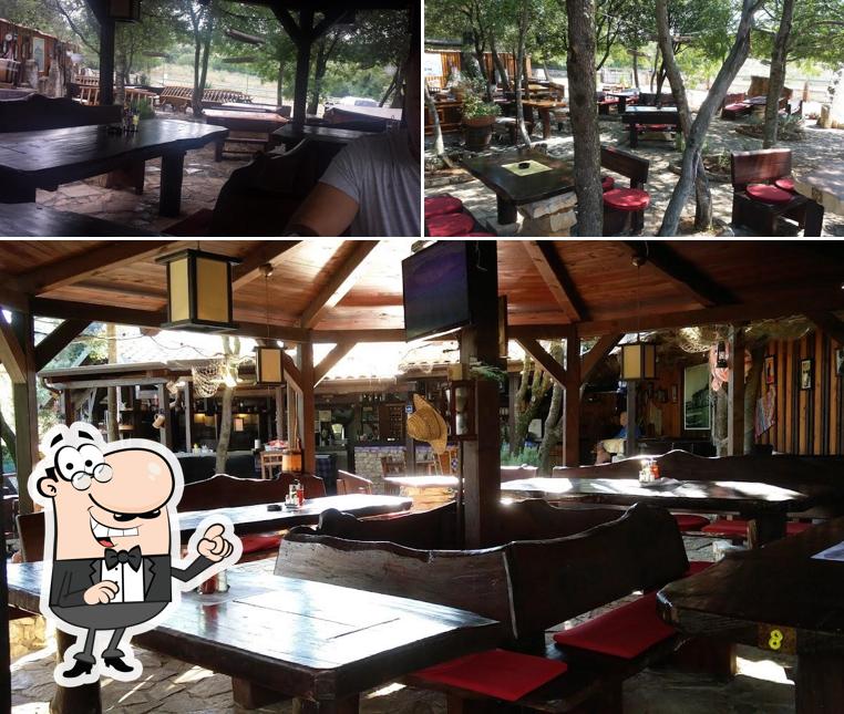 Siediti a un tavolo di Restoran Babilon