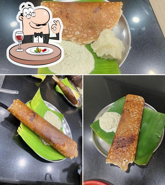 Meals at Davanagere Benne Dose ದಾವಣಗೆರೆ ಬೆಣ್ಣೆ ದೋಸೆ