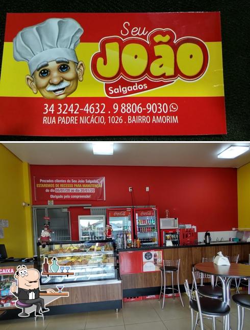 O interior do Seu João Salgados