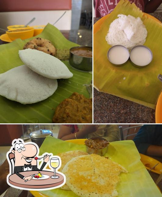 Idli at HOTEL ANANDHA BHAVAN