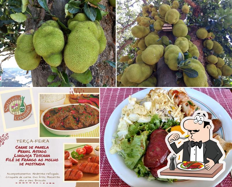 Comida em Restaurante Salsinha e Cebolinha