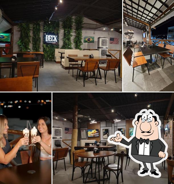 O interior do Deck SteakHouse