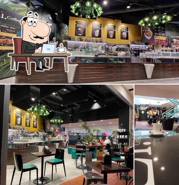 Siediti a un tavolo di Lì Coffee