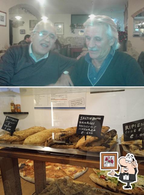 Dai un'occhiata agli interni di Punto Pub