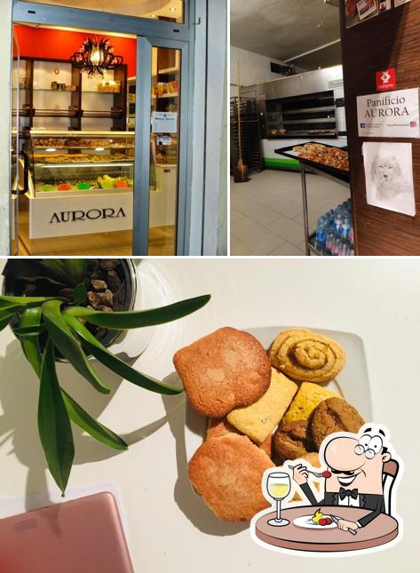 La cibo e interni del ristorante