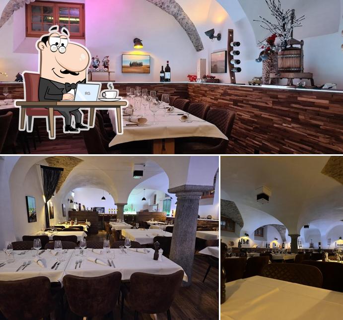Dai un'occhiata agli interni di Angleterre Steakhouse & Bar