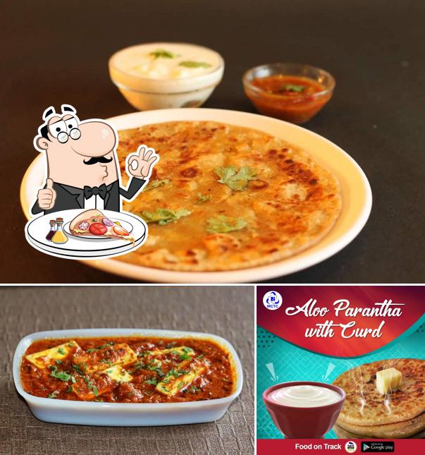 Try out pizza at Hotel Shri-Nivas