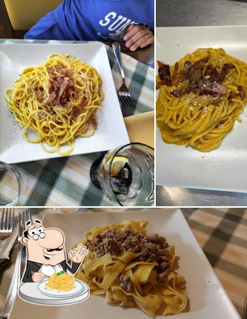 Spaghetti alla carbonara al Bar Trattoria Nonna Pina