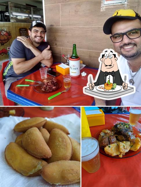 O Bar Do Touro se destaca pelo comida e balcão de bar