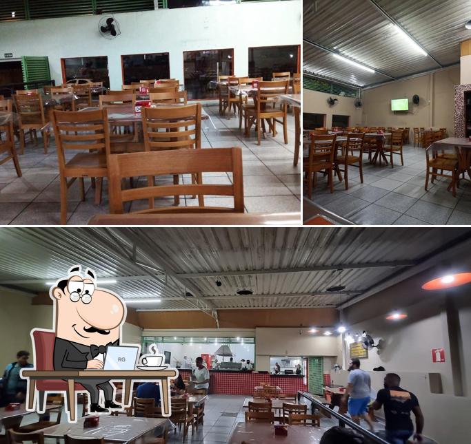 O interior do Bolhas Burguer e Pizzaria Jaraguá