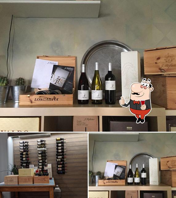 È gradevole godersi un bicchiere di vino a Enoteca California