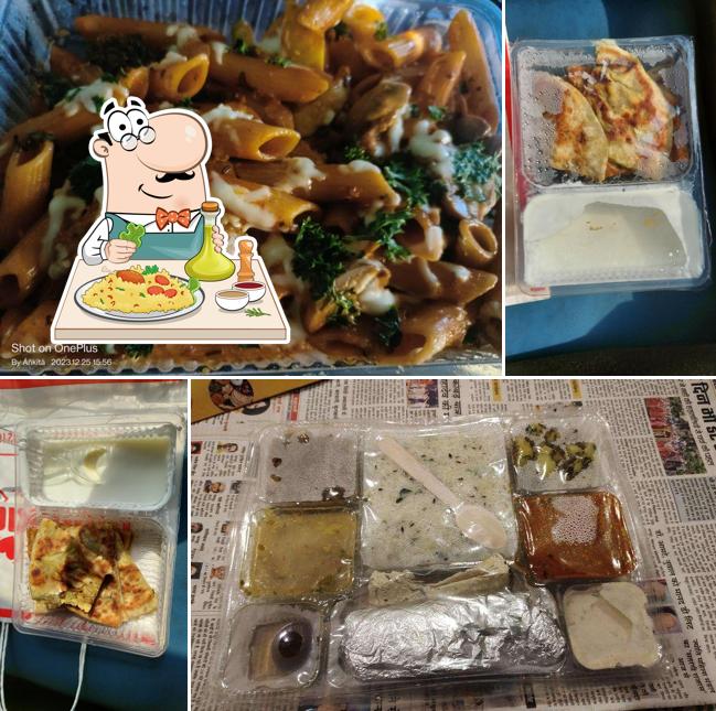 Food at MUMKINS XPRESS