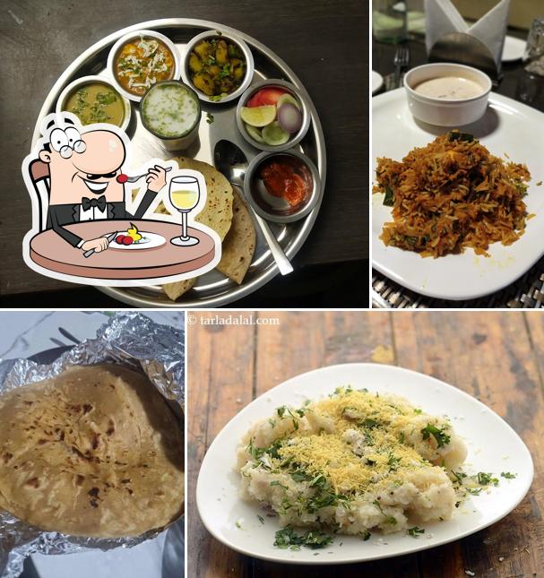 Food at Tandoor Chicken Thali II तंदूर चिकन थाली II