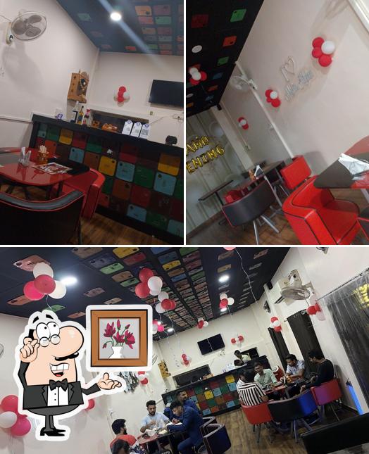 The interior of Mom’os Kitchen