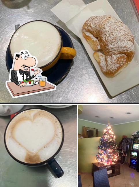 Guarda la immagine che presenta la cibo e interni di Cartesio Caffè