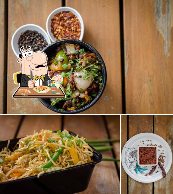 Pad thai at Silk Bowl