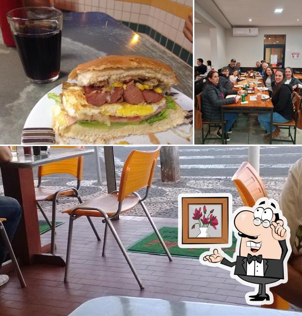 A ilustração da interior e cidadãos no Restaurante, Lanchonete e pizzaria Maruishi