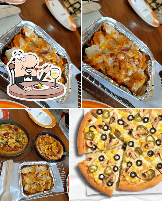 Food at Pizza Hut Canal Road, Raebareli