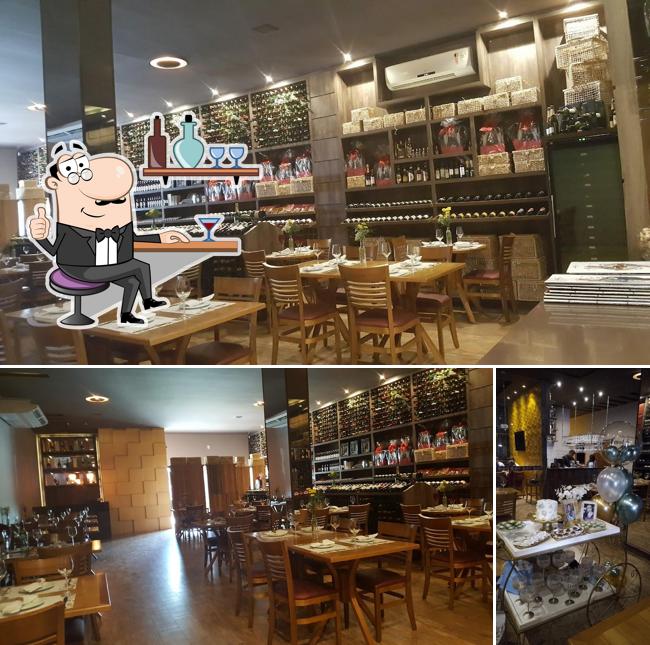 O interior do Villa do Vinho Bistrô