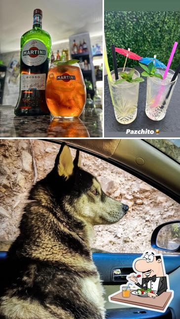 Questa è la immagine che presenta la cibo e esterno di Husky Caffe