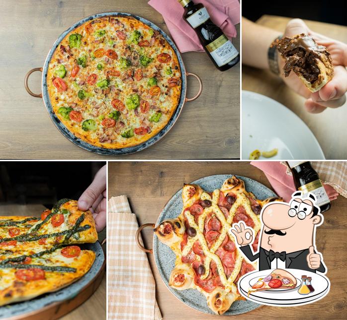 Escolha pizza no Veneto Pizzeria ( Faiete )