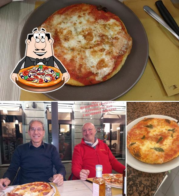 Prenditi una pizza a Pizzeria Blue Bird