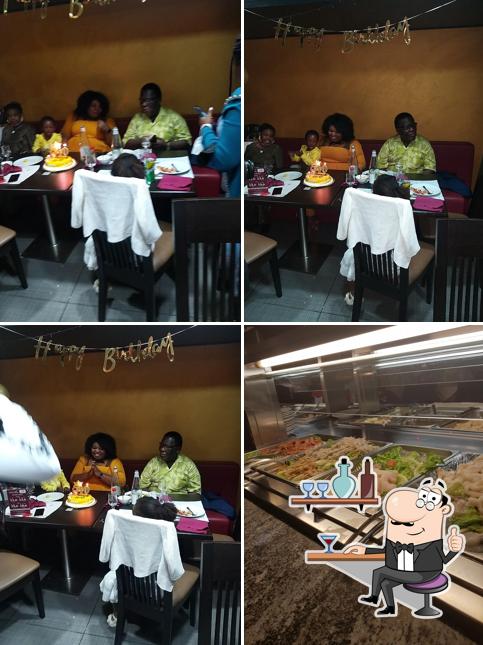 Siediti a un tavolo di Fujia Wok (al Primo Piano)