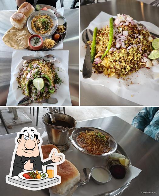 Food at Kailas Misal & Bhel