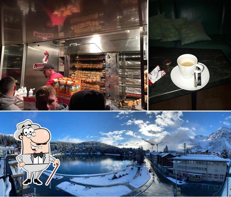 Puoi goderti l'aria fresca da seduto all'esterno di Lindemann's Overtime Bar