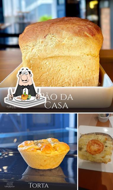 A imagem da comida e interior no Família Botelho - Café e Bistrô