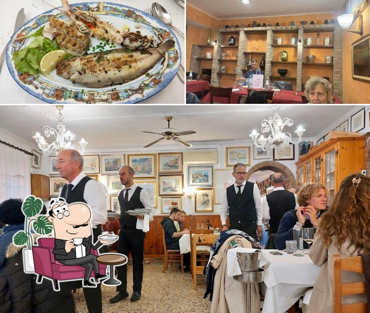 Questa è la immagine che presenta la interni e cibo di Trattoria Al Gatto Nero