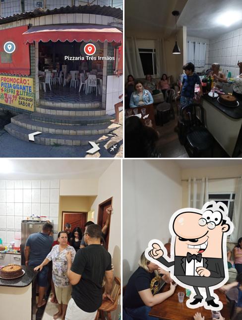 Sente em uma das mesas no Três Irmãos Restaurante e Pizzaria