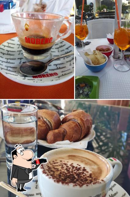 La immagine di bevanda e cibo da Bar tropical ischitella