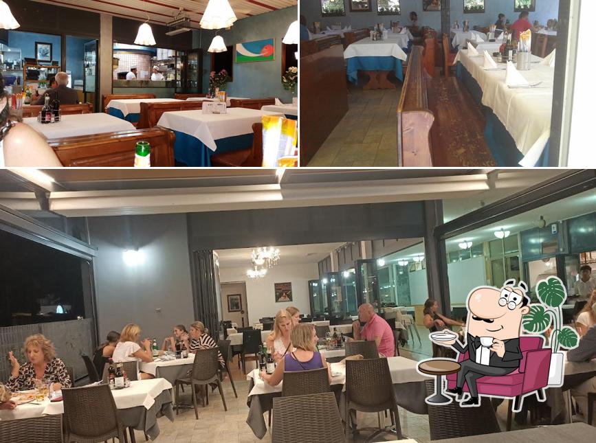 Siediti a un tavolo di Ristorante Pizzeria Nerone