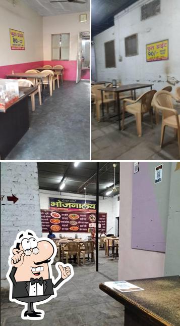 Check out how Shree Kan Ganesh Bhojnalaya looks inside