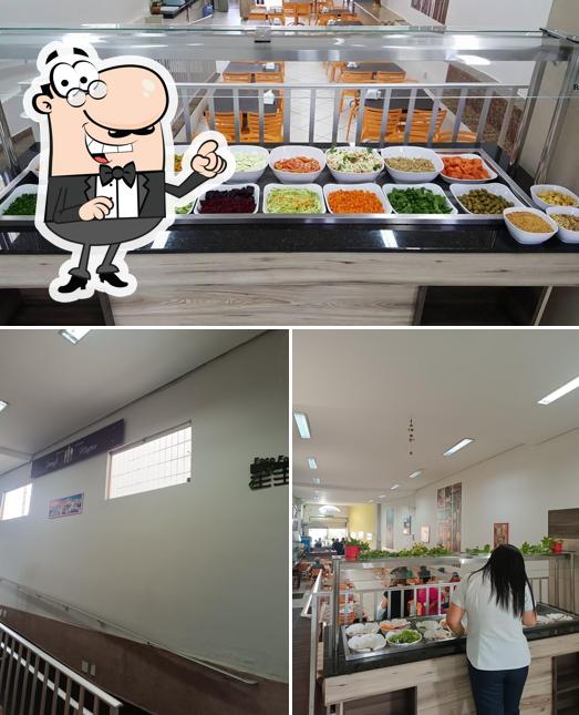 Dê uma olhada a foto ilustrando interior e comida no Restaurante Recanto Mineiro