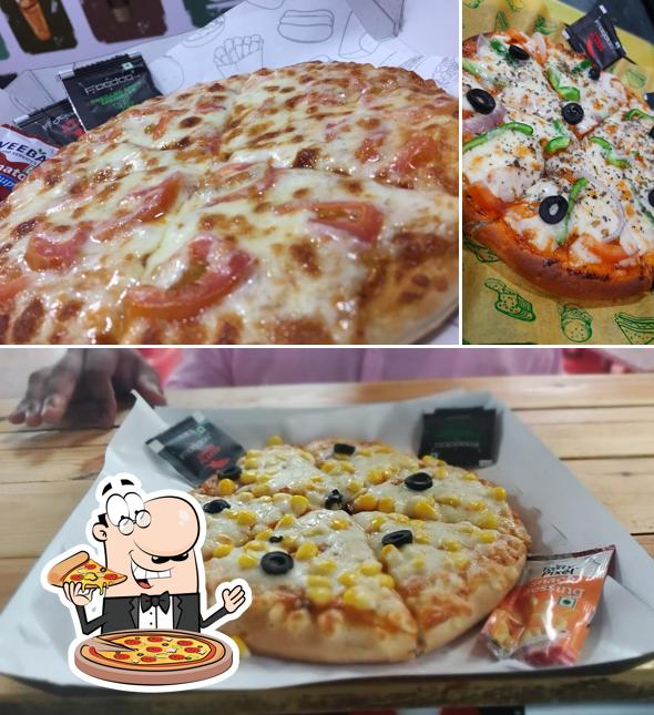 At Banjo's The Food Chain - Ashoka Marg, you can enjoy pizza