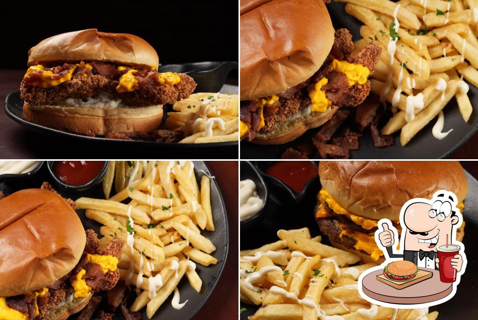 Peça um hambúrguer no Benjamim Rock Bar