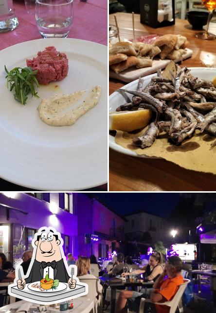 Questa è la immagine che raffigura la cibo e interni di L'Osteria della Torre
