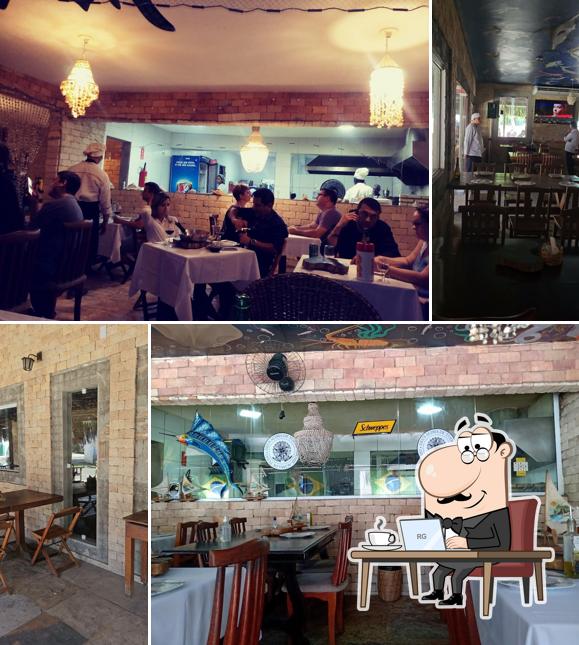 Sente em uma das mesas no Silveiras frutos do mar (DIDI FRUTOS DO MAR)