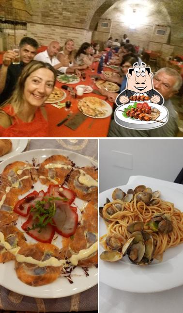 Tra le varie cose da Ristorante Da Marino si possono trovare la cibo e interni