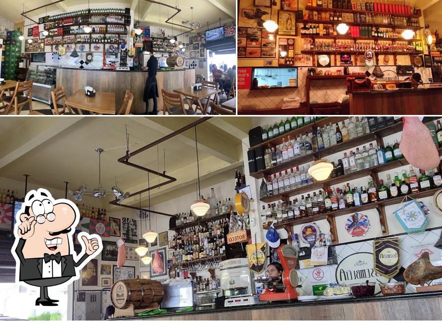 Esta é a foto ilustrando interior e balcão de bar no Assembléia Bar