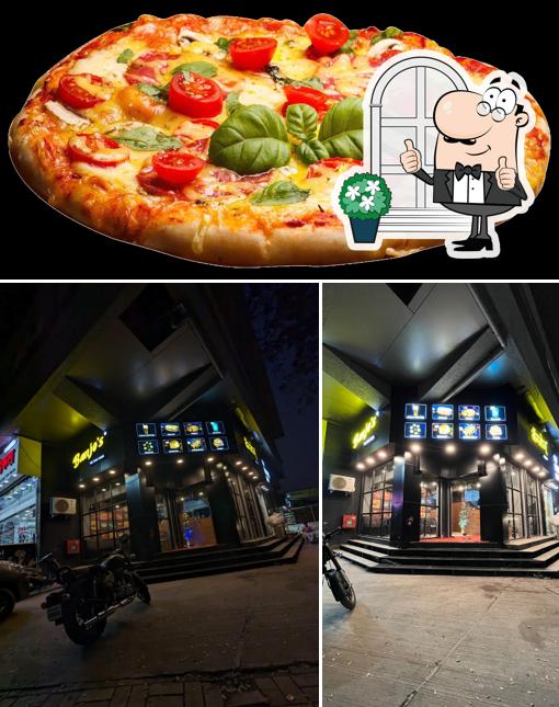 The image of exterior and pizza at Banjo's The Food Chain - Bhabhanagar