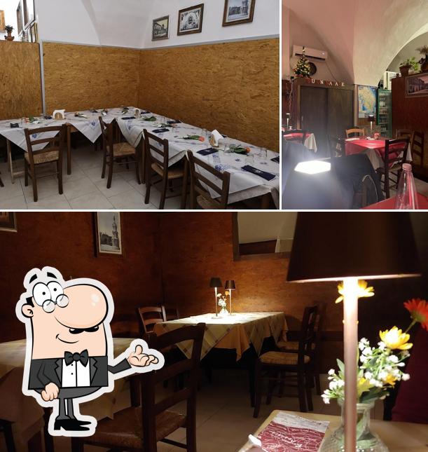 Dai un'occhiata agli interni di Osteria da Roberto