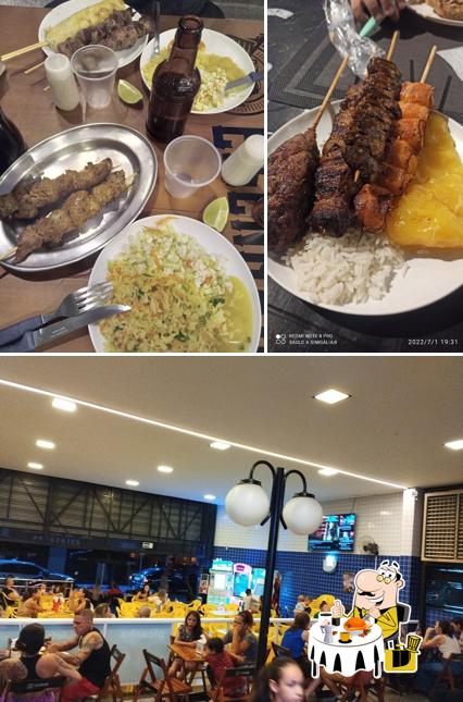 A comida e interior do restaurante