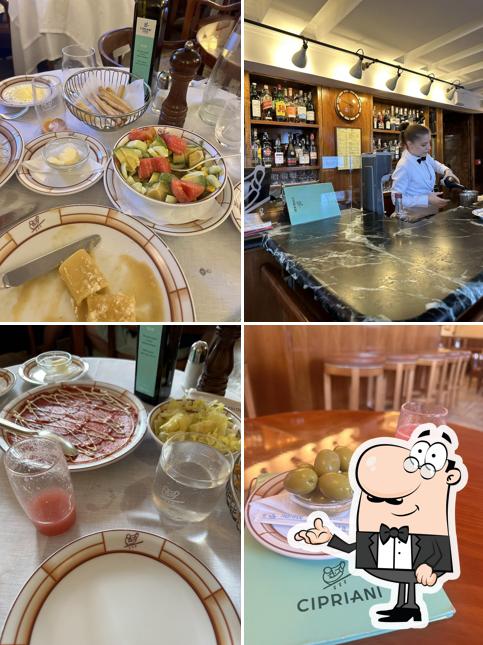 Siediti a un tavolo di Harry's Bar Cipriani